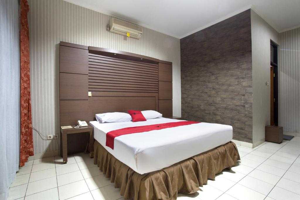 RedDoorz UNSIKA: Kenyamanan dan Kemudahan di Dekat Kampus 