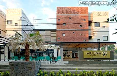 Hotel Lucky Inn: Penginapan Nyaman di Lokasi Strategis 
